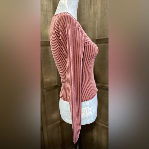 SHEIN Dusty Rose Velvet Ribbed Top. - Picture 4 of 6